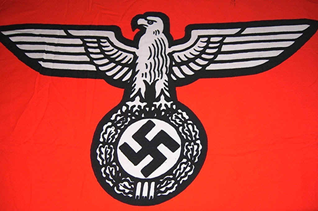 Фашистское право. Нацистские флаги фашистской Германии. Флаг нацистской Германии с орлом.