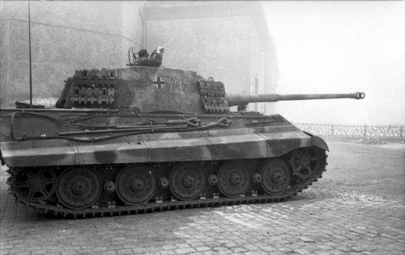 1178076759_Bundesarchiv_Bild_101I-680-8282A-06_Budapest_Panzer_VI_(Tiger_II_Knigstiger).jpg.ebd125d20c03311b86cdb503d7f27dbd.jpg