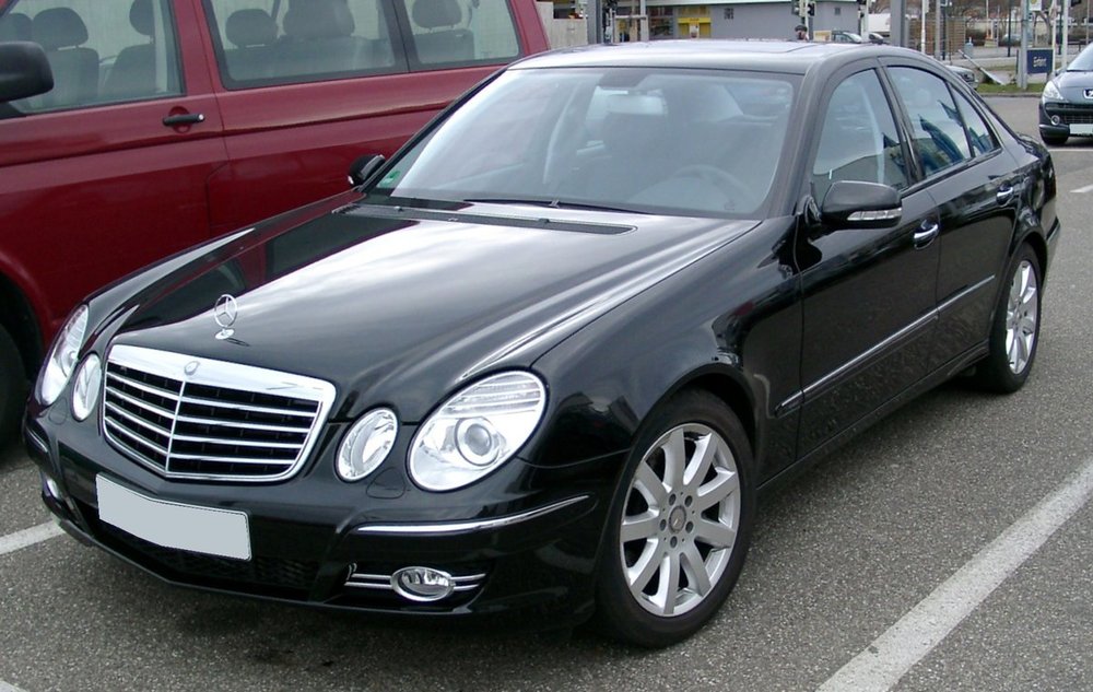 Mercedes_W211_front_20080127.jpg