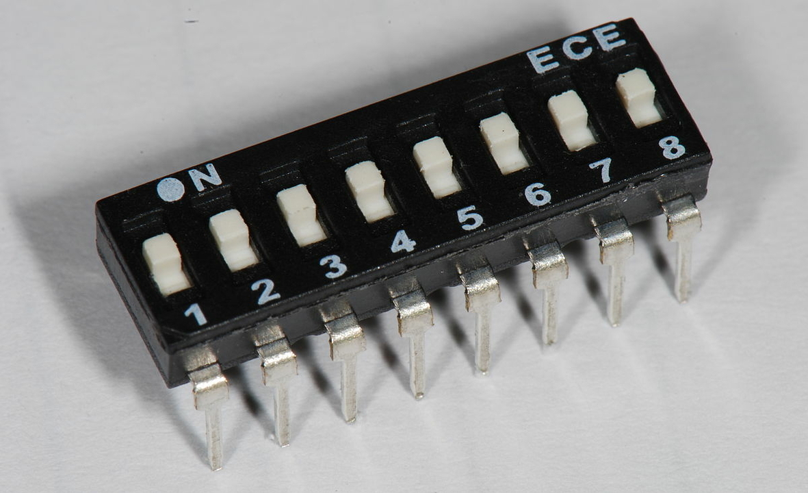 1200px-DIP_switch_01_Pengo.thumb.jpg.d26a1505bf36bb62da79e41aa417c19e.jpg