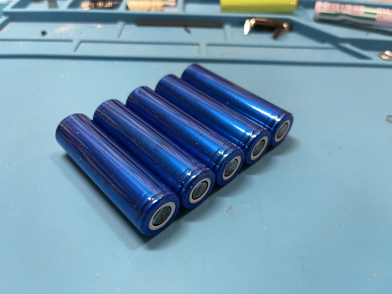 batteri5.thumb.JPG.9b7c75dd6282cc85b98d655dcfa2dec8.JPG
