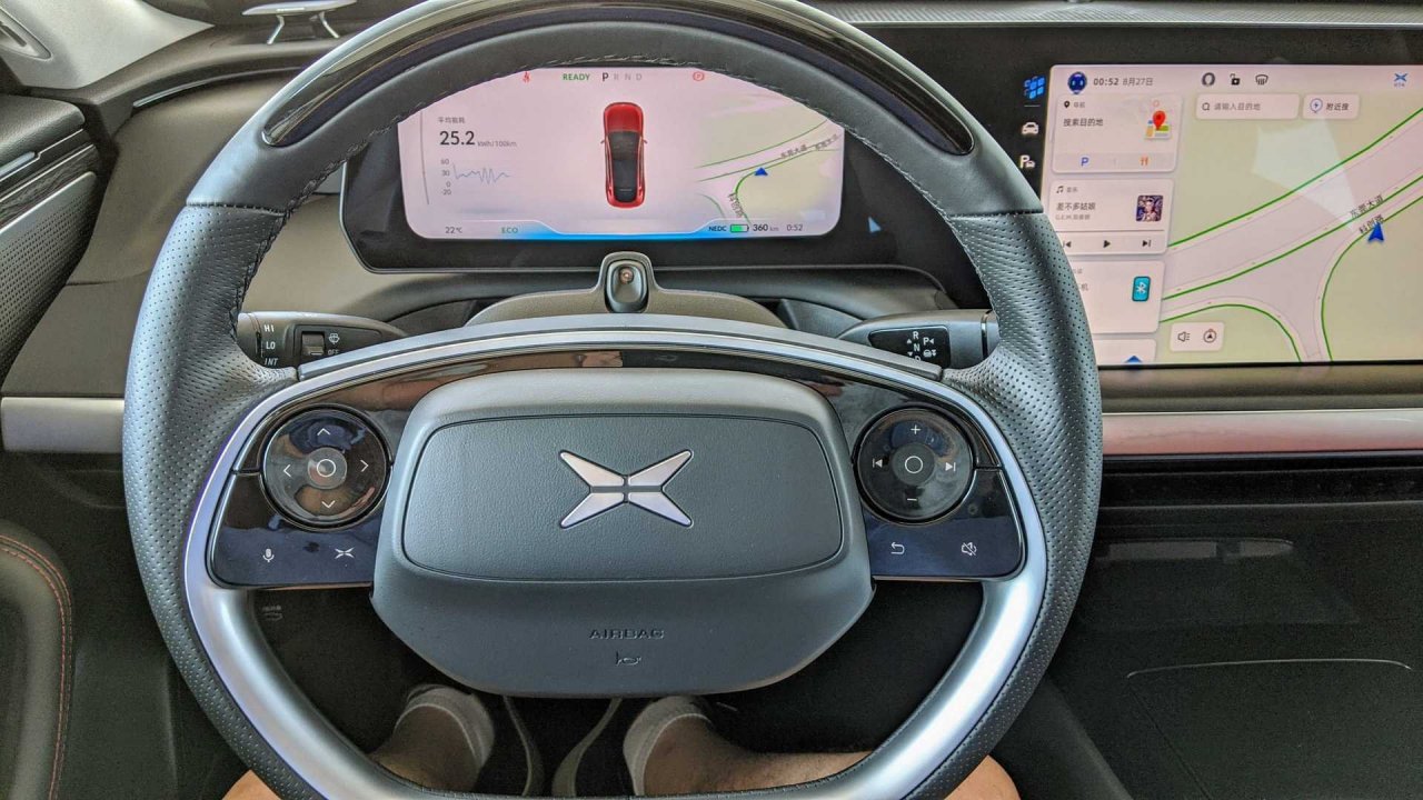 xpeng-p7-steering-wheel.thumb.jpg.6c01132cf489c822ea52fc6dfe5097b9.jpg