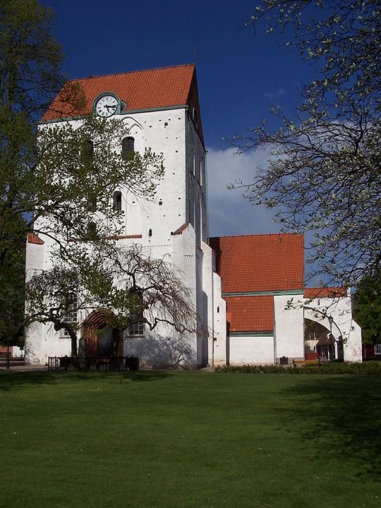 Ronneby_kyrka.thumb.jpg.d048fabe69b38a96fa5c728e014ad94b.jpg