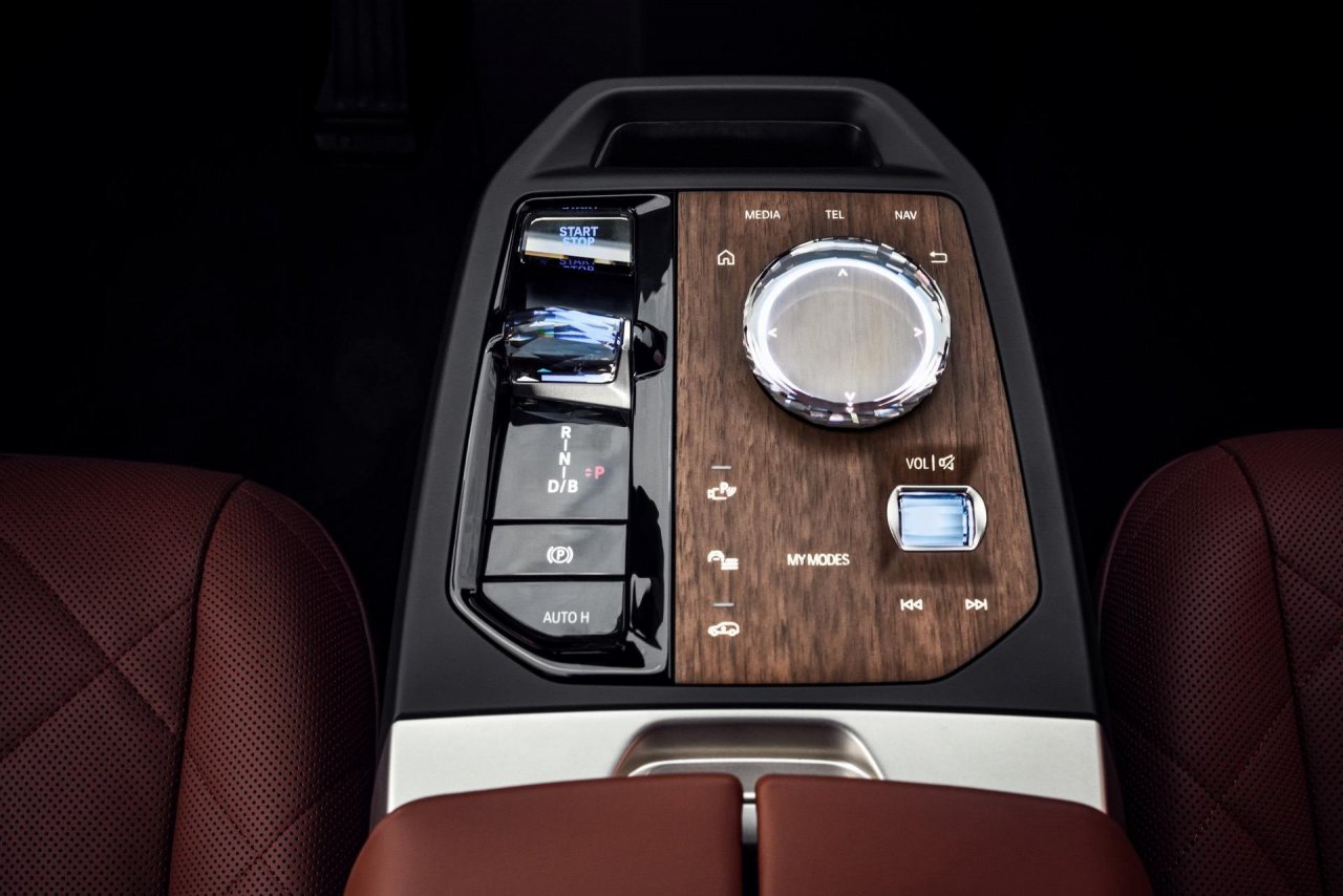 BMW_iX_interior_00.jpg