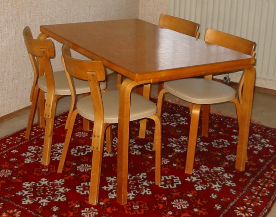 Aalto_table_and_chairs1.jpg