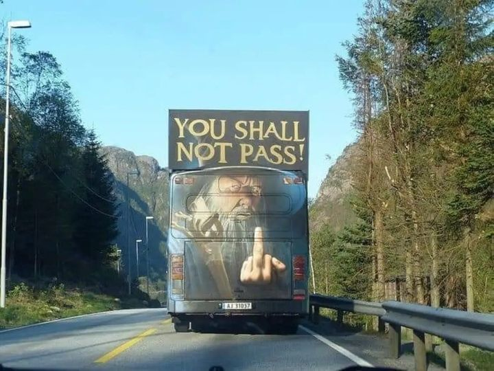 2070794087_Bus-Gandalf-youshallnotpass.png.71a55f06bb27dd65f58653c972497456.png