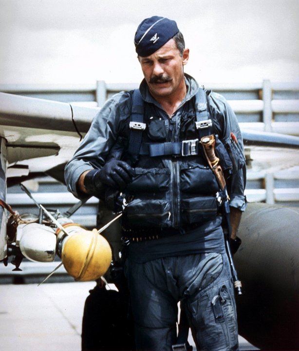 1200px-Robin_Olds_during_vietnam_war.jpg