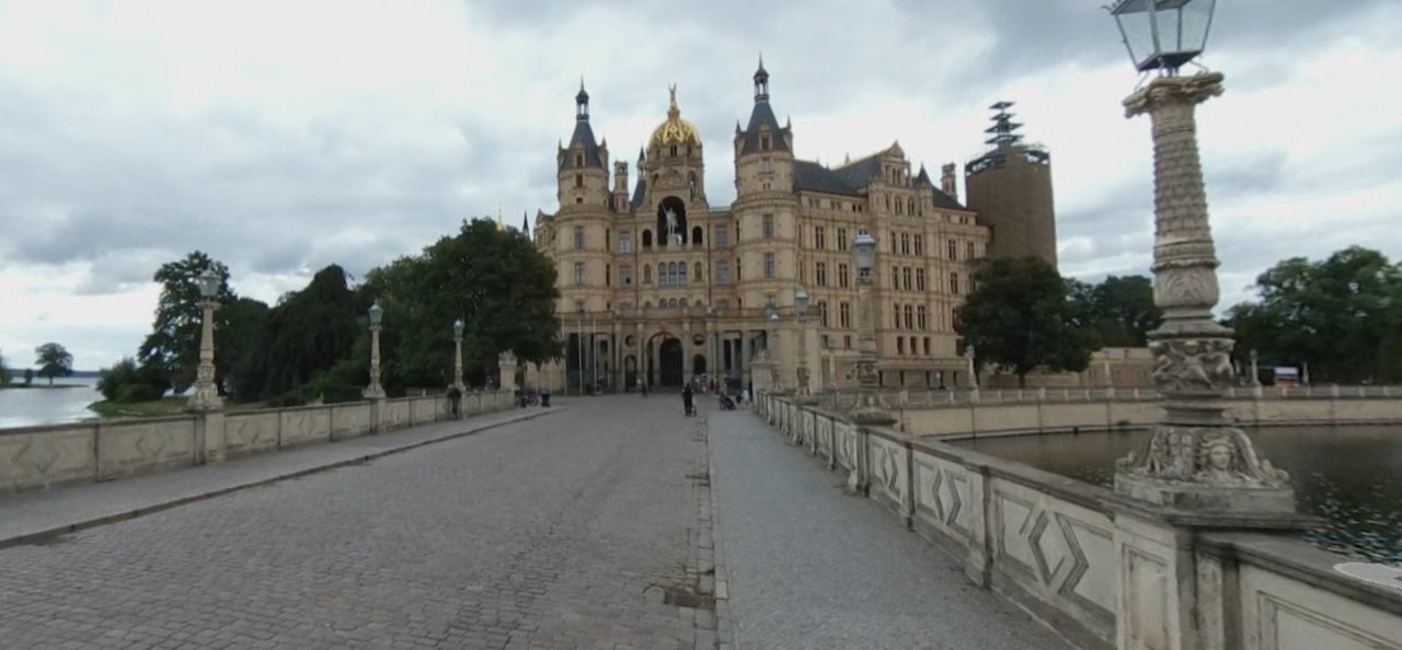 schwerin.thumb.jpg.7bd2d44893efbc271e0d8b91ab2f9dfd.jpg