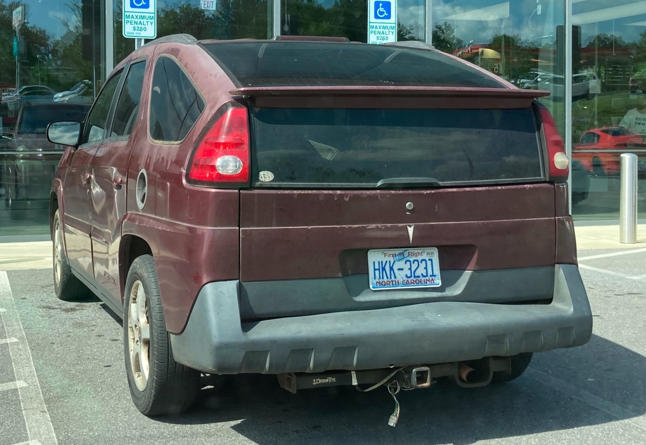 Pontiac_Aztek_rear.jpg